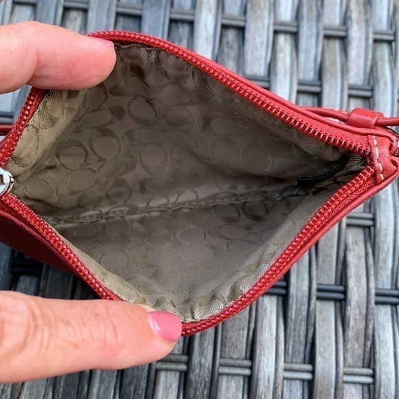 𝅺COACH Red Leather Wristlet - Picture 13 of 14